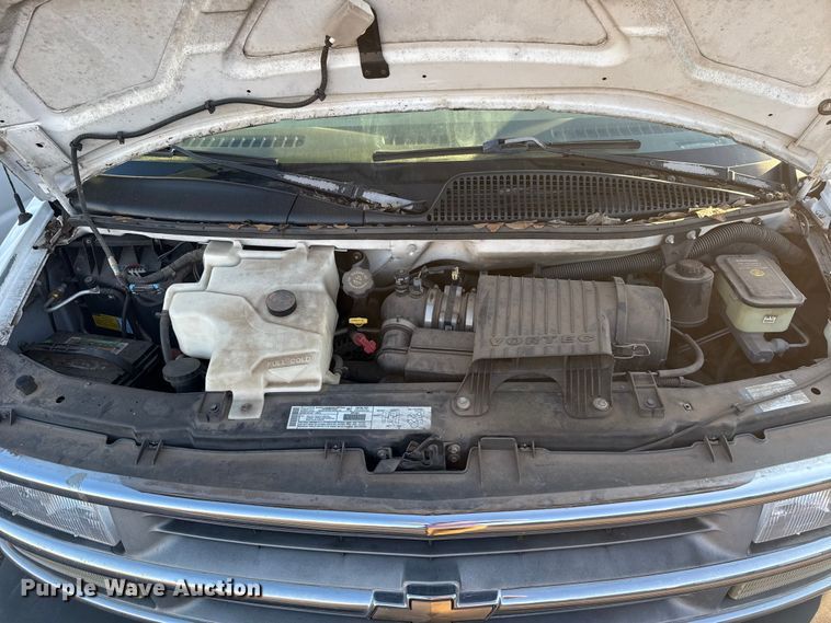 image for item ES5572 2001 Chevrolet Express 1500 van