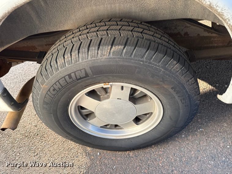 image for item ES5572 2001 Chevrolet Express 1500 van