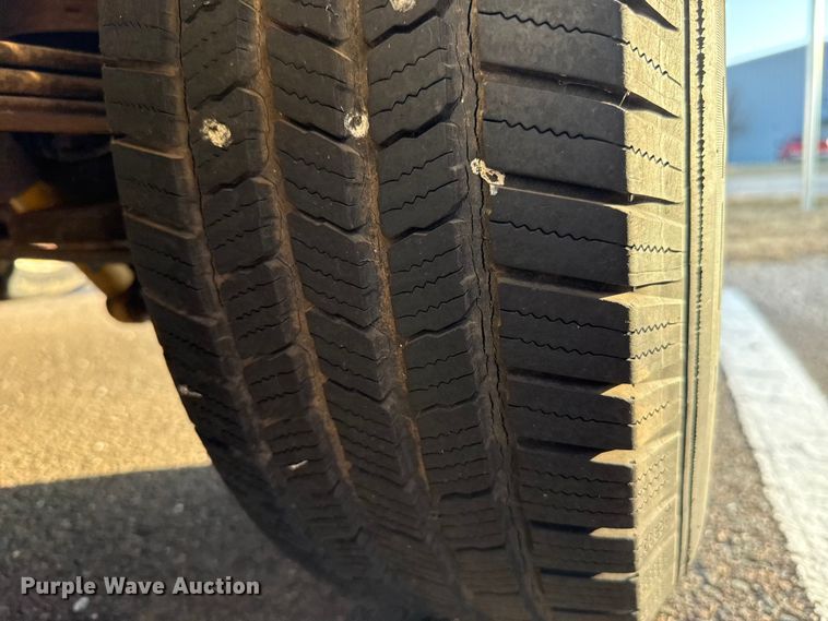 image for item ES5572 2001 Chevrolet Express 1500 van