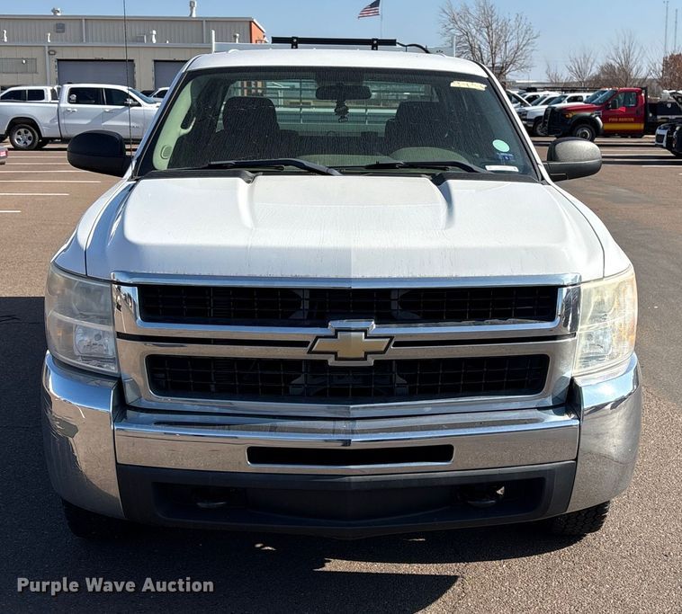 image for item ES5578 2010 Chevrolet Silverado 2500 Crew Cab pickup truck