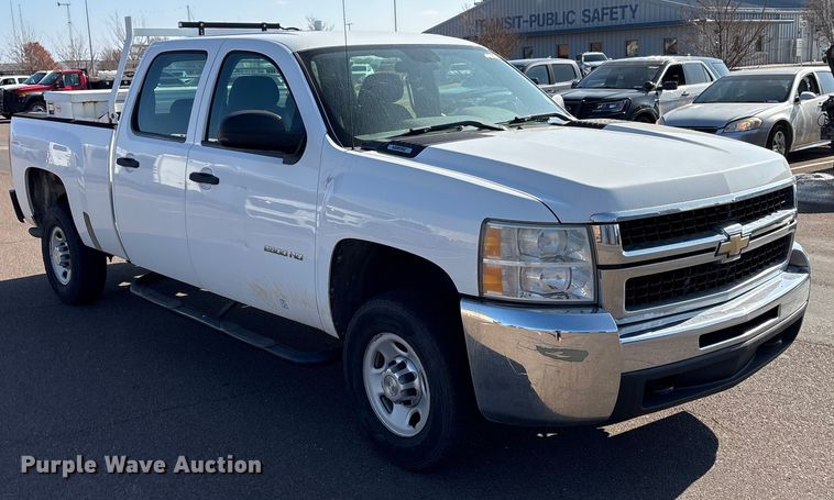 image for item ES5578 2010 Chevrolet Silverado 2500 Crew Cab pickup truck