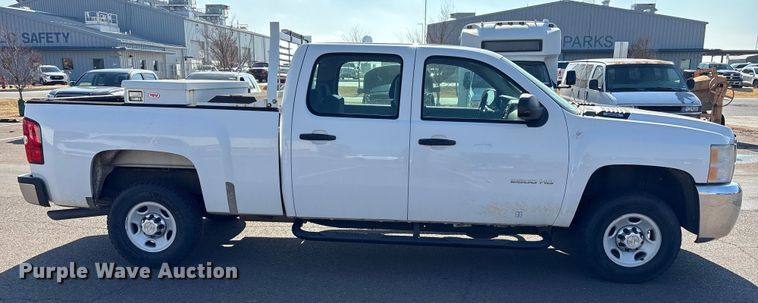 image for item ES5578 2010 Chevrolet Silverado 2500 Crew Cab pickup truck