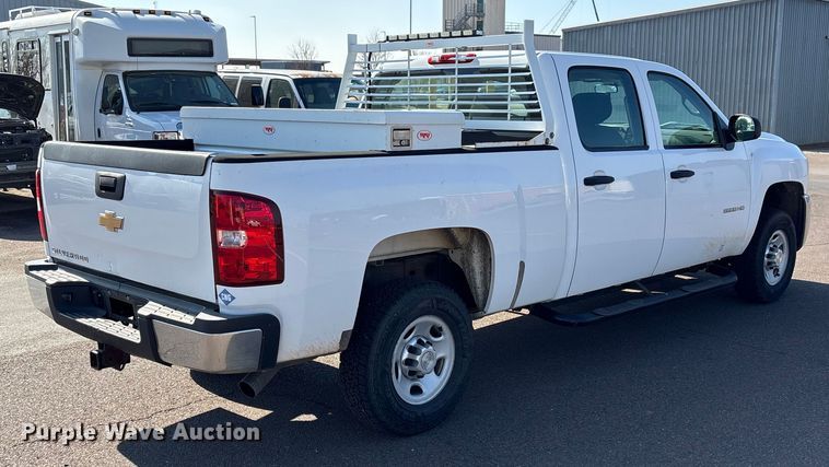 image for item ES5578 2010 Chevrolet Silverado 2500 Crew Cab pickup truck