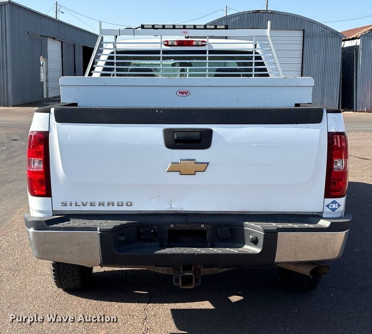 image for item ES5578 2010 Chevrolet Silverado 2500 Crew Cab pickup truck