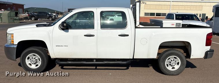 image for item ES5578 2010 Chevrolet Silverado 2500 Crew Cab pickup truck