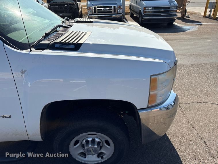 image for item ES5578 2010 Chevrolet Silverado 2500 Crew Cab pickup truck