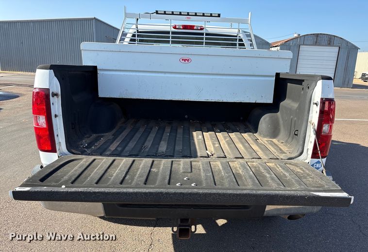 image for item ES5578 2010 Chevrolet Silverado 2500 Crew Cab pickup truck