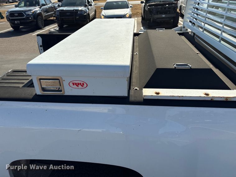 image for item ES5578 2010 Chevrolet Silverado 2500 Crew Cab pickup truck