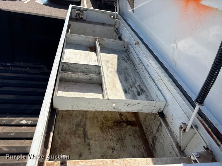 image for item ES5578 2010 Chevrolet Silverado 2500 Crew Cab pickup truck