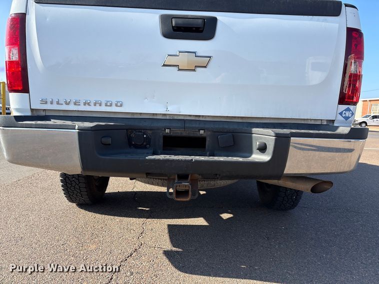 image for item ES5578 2010 Chevrolet Silverado 2500 Crew Cab pickup truck