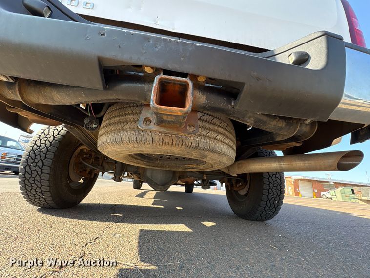 image for item ES5578 2010 Chevrolet Silverado 2500 Crew Cab pickup truck