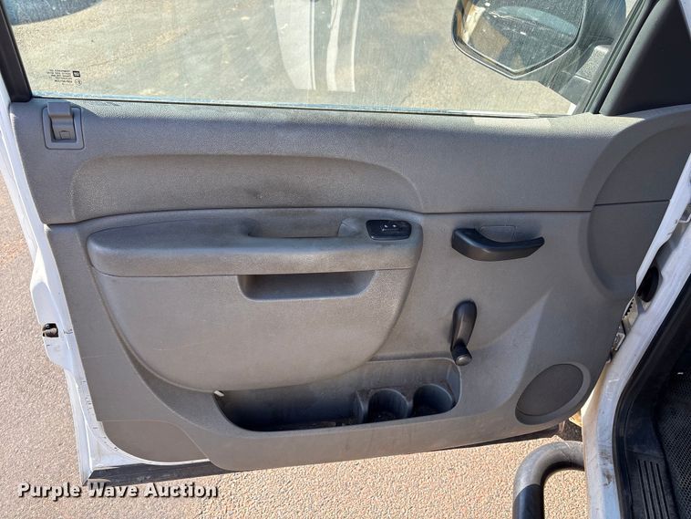 image for item ES5578 2010 Chevrolet Silverado 2500 Crew Cab pickup truck