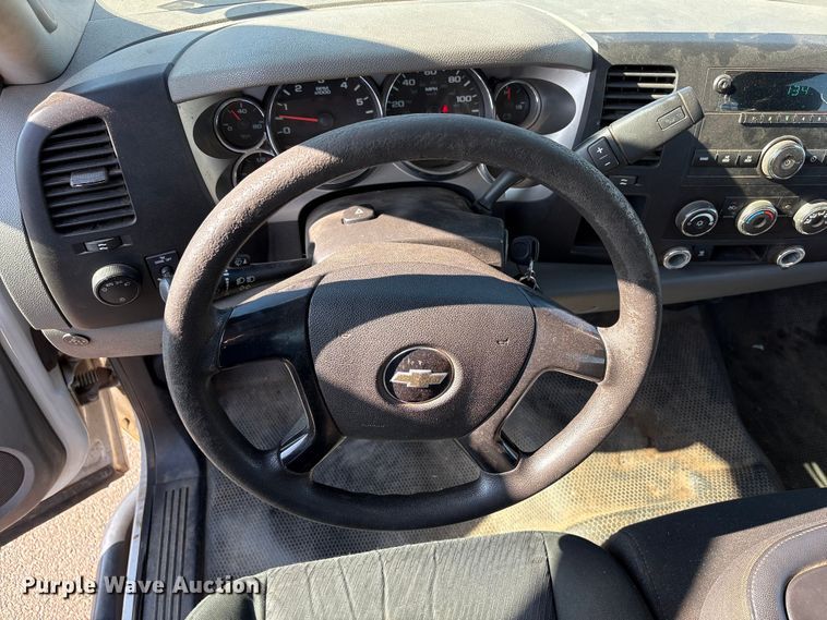 image for item ES5578 2010 Chevrolet Silverado 2500 Crew Cab pickup truck