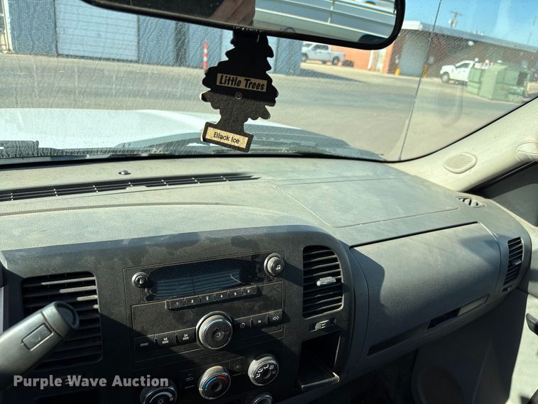 image for item ES5578 2010 Chevrolet Silverado 2500 Crew Cab pickup truck