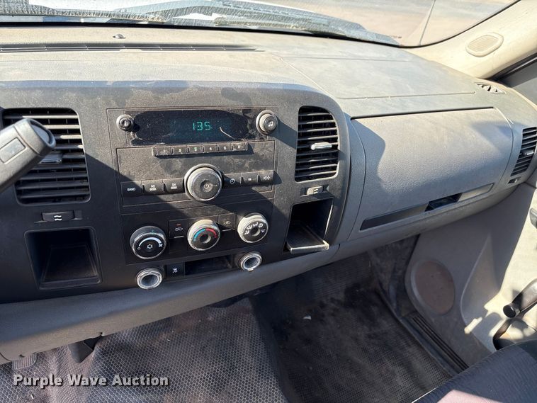 image for item ES5578 2010 Chevrolet Silverado 2500 Crew Cab pickup truck