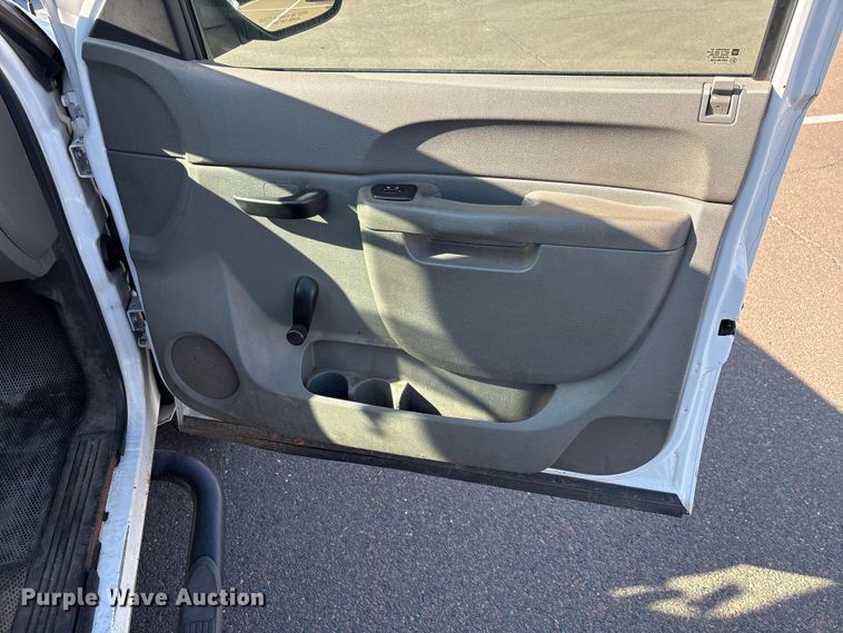 image for item ES5578 2010 Chevrolet Silverado 2500 Crew Cab pickup truck