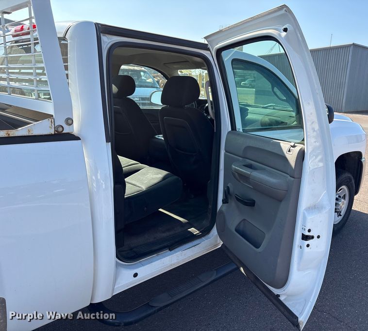 image for item ES5578 2010 Chevrolet Silverado 2500 Crew Cab pickup truck