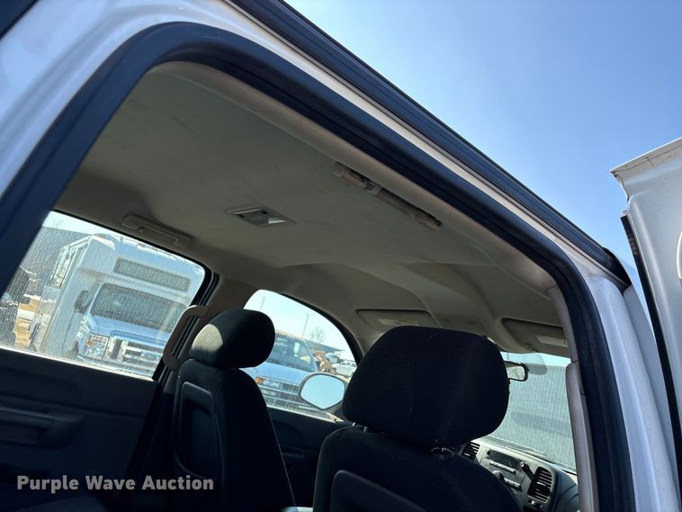 image for item ES5578 2010 Chevrolet Silverado 2500 Crew Cab pickup truck