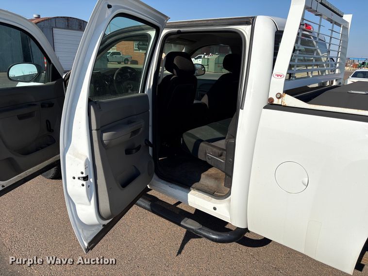 image for item ES5578 2010 Chevrolet Silverado 2500 Crew Cab pickup truck