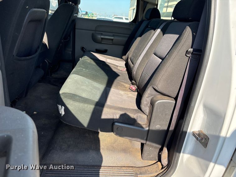 image for item ES5578 2010 Chevrolet Silverado 2500 Crew Cab pickup truck