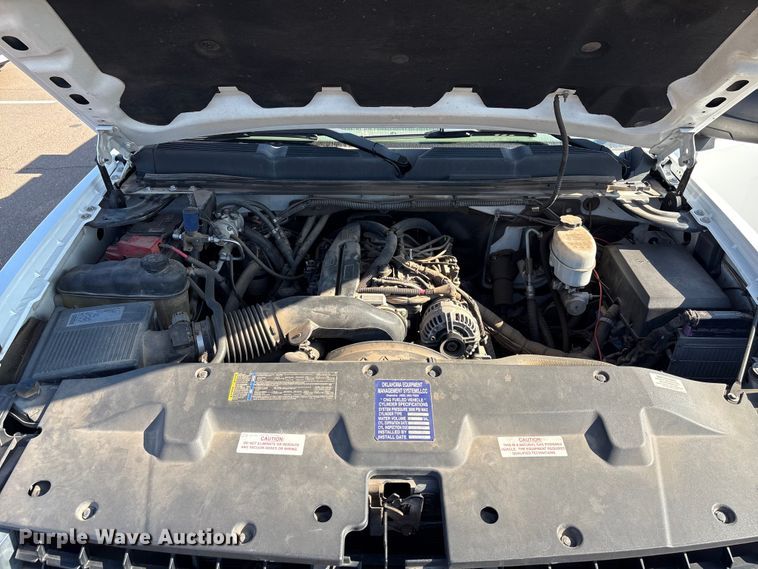 image for item ES5578 2010 Chevrolet Silverado 2500 Crew Cab pickup truck