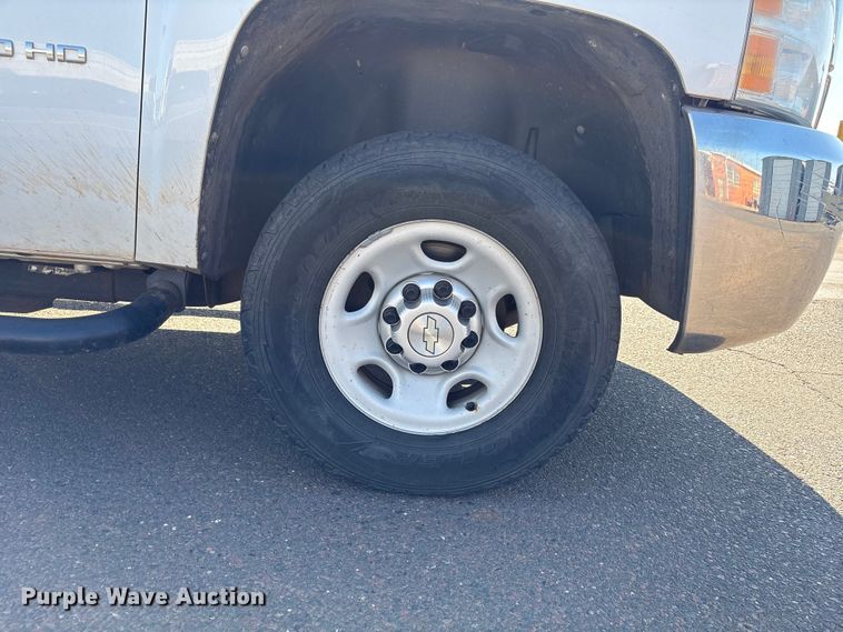 image for item ES5578 2010 Chevrolet Silverado 2500 Crew Cab pickup truck