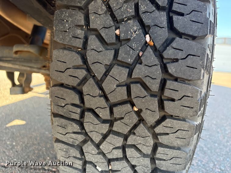 image for item ES5578 2010 Chevrolet Silverado 2500 Crew Cab pickup truck