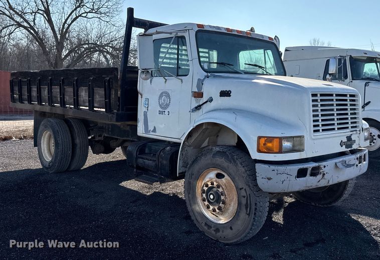 image for item ES5607 1997 International 4900 dump flatbed truck