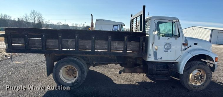 image for item ES5607 1997 International 4900 dump flatbed truck