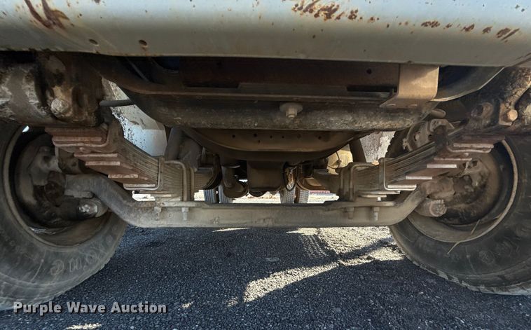 image for item ES5607 1997 International 4900 dump flatbed truck