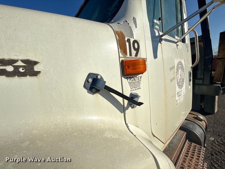 image for item ES5607 1997 International 4900 dump flatbed truck