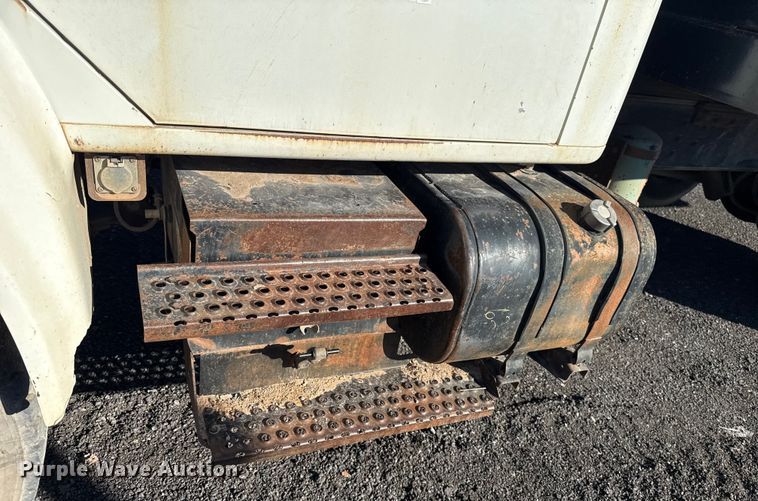 image for item ES5607 1997 International 4900 dump flatbed truck