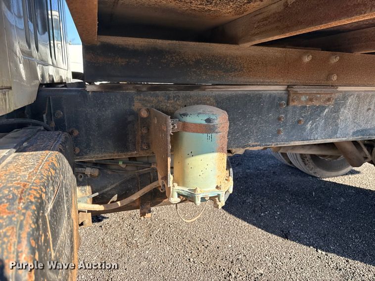 image for item ES5607 1997 International 4900 dump flatbed truck