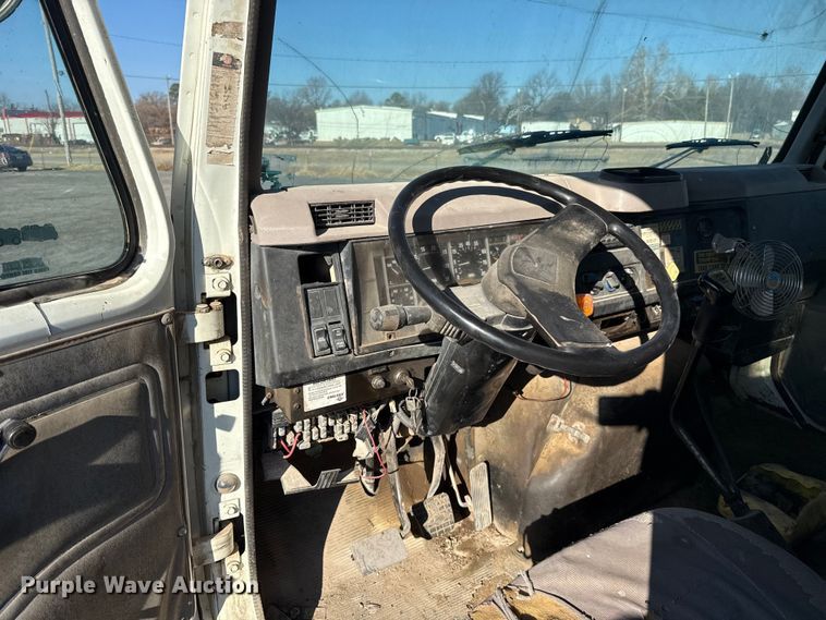 image for item ES5607 1997 International 4900 dump flatbed truck