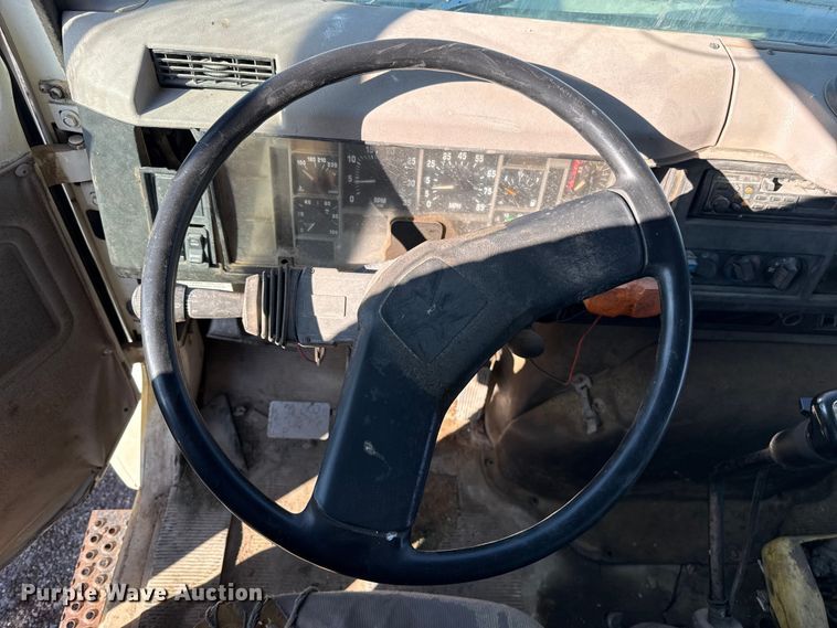 image for item ES5607 1997 International 4900 dump flatbed truck