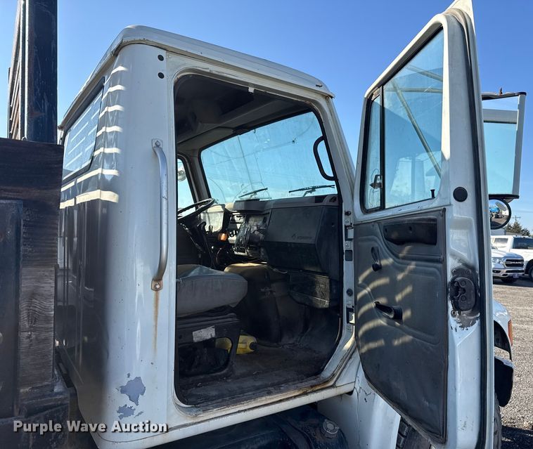 image for item ES5607 1997 International 4900 dump flatbed truck