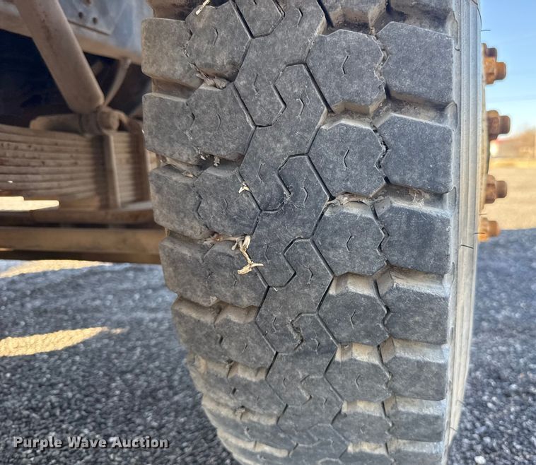 image for item ES5607 1997 International 4900 dump flatbed truck