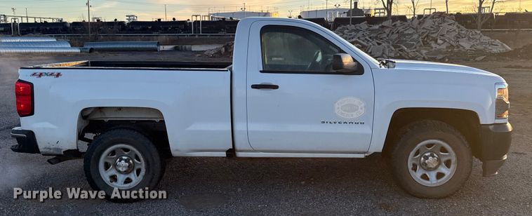 image for item ES5612 2017 Chevrolet Silverado 1500 pickup truck