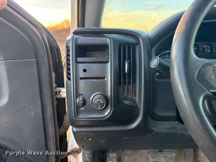 image for item ES5612 2017 Chevrolet Silverado 1500 pickup truck