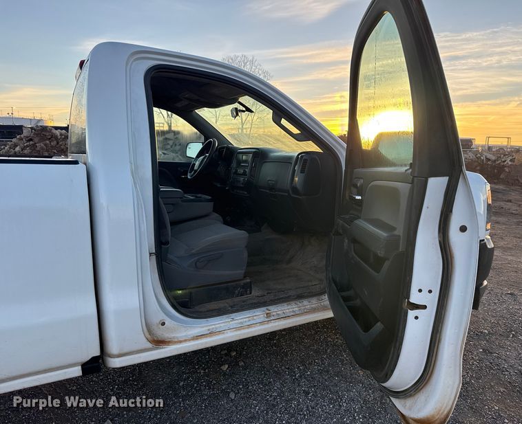 image for item ES5612 2017 Chevrolet Silverado 1500 pickup truck