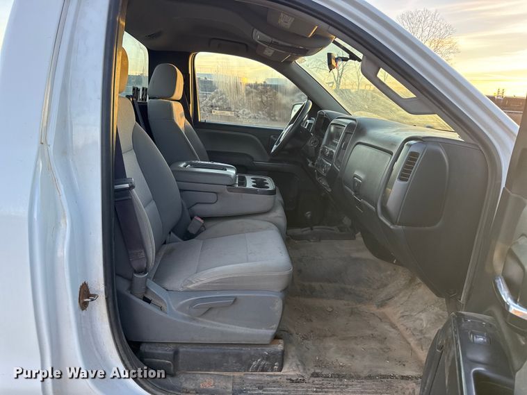 image for item ES5612 2017 Chevrolet Silverado 1500 pickup truck