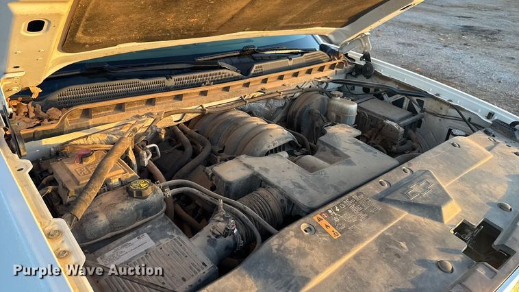 image for item ES5612 2017 Chevrolet Silverado 1500 pickup truck