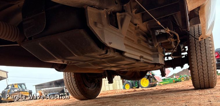 image for item ET1007 2013 Ford F250 Super Duty Crew Cab pickup truck