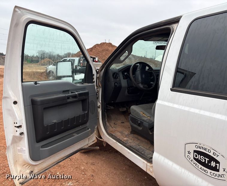 image for item ET1007 2013 Ford F250 Super Duty Crew Cab pickup truck