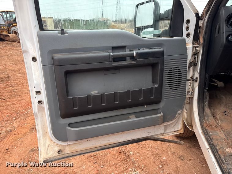 image for item ET1007 2013 Ford F250 Super Duty Crew Cab pickup truck