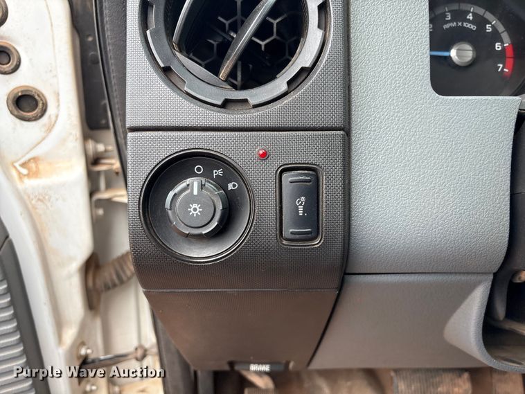 image for item ET1007 2013 Ford F250 Super Duty Crew Cab pickup truck