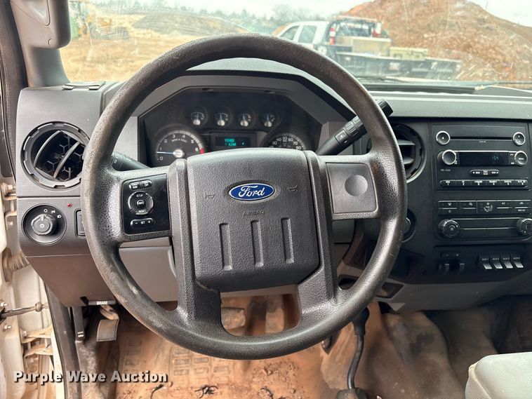 image for item ET1007 2013 Ford F250 Super Duty Crew Cab pickup truck