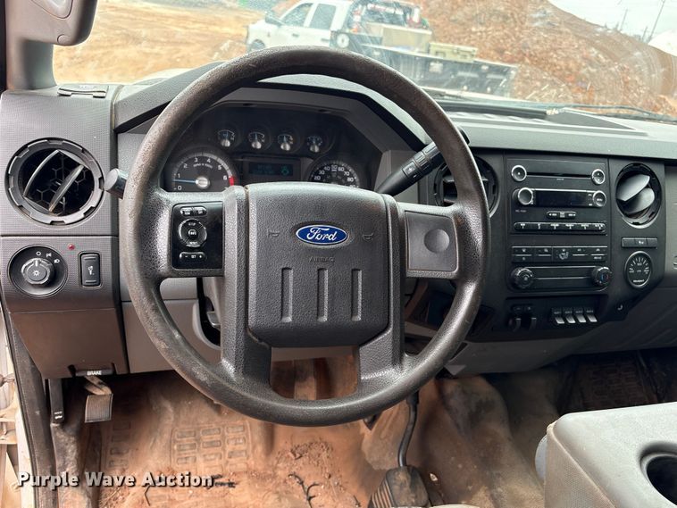 image for item ET1007 2013 Ford F250 Super Duty Crew Cab pickup truck