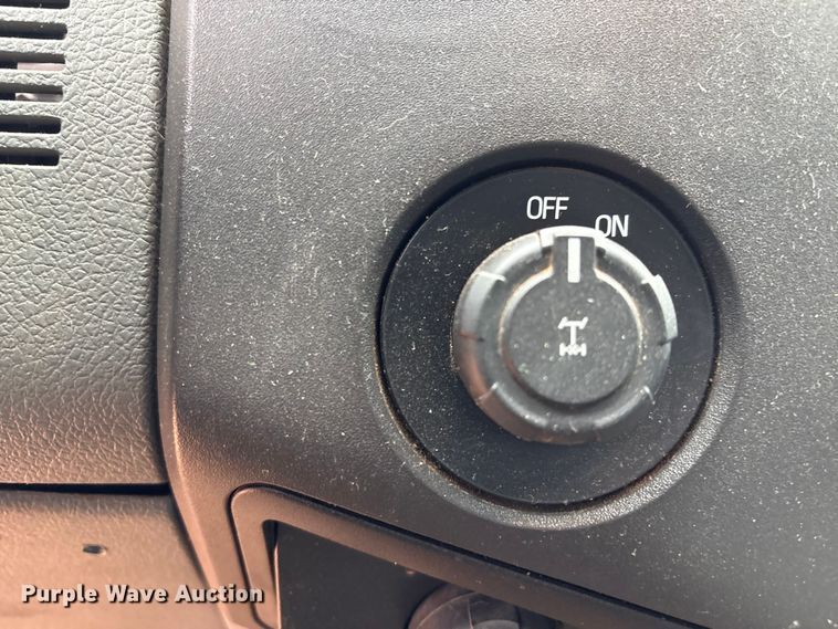 image for item ET1007 2013 Ford F250 Super Duty Crew Cab pickup truck