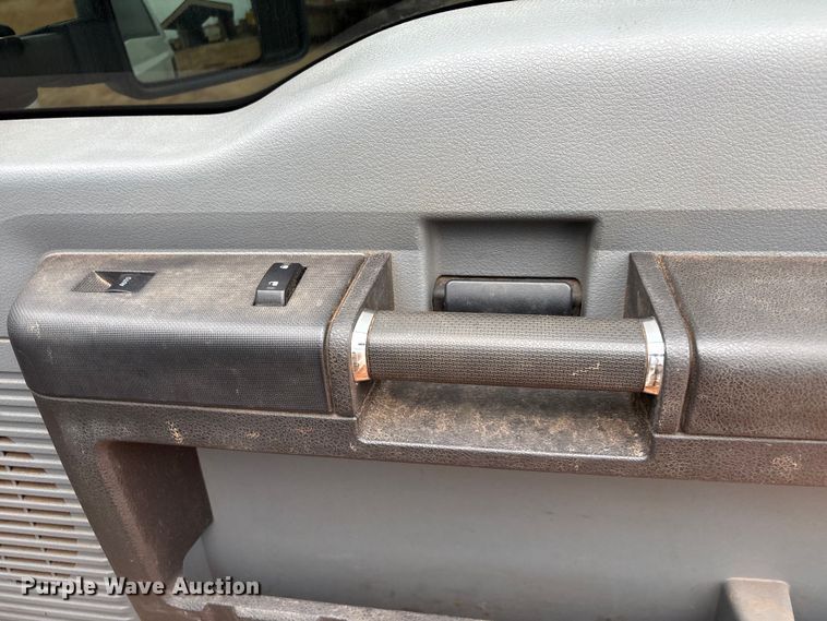 image for item ET1007 2013 Ford F250 Super Duty Crew Cab pickup truck